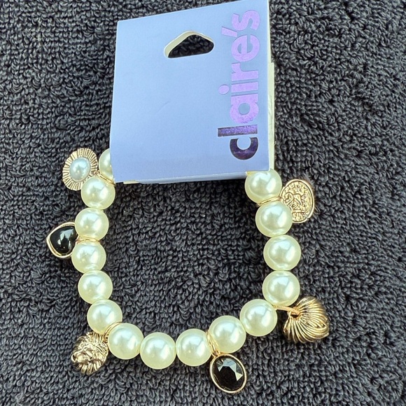 Claire's Good-tone & Pearl Stretch Charm Bracelet - Picture 2 of 4
